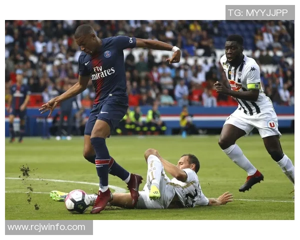 昂热对阵巴黎足球直播全程回顾与精彩瞬间分析