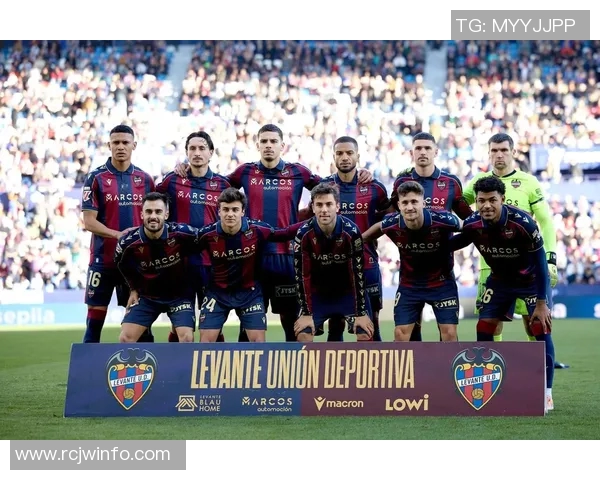 西甲焦点战赫罗纳主场迎战巴塞罗那争夺三分荣耀之战