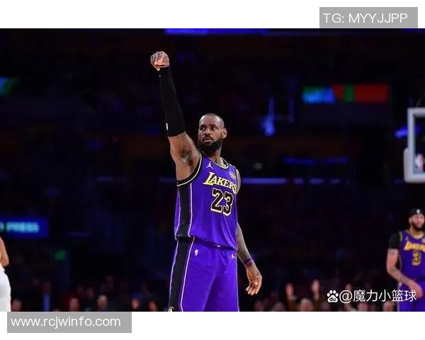 詹姆斯创历史新纪录成为首位4万分1万板1万助球员